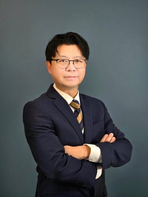 Portrait of Steven Yeo, Associate.